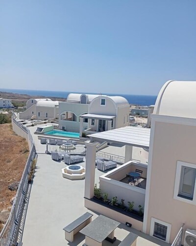 The Noverian Bios Caldera Sunset Suites