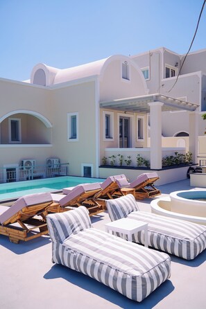 Private pool - The Noverian Bios Caldera Sunset Suites (Santorini)