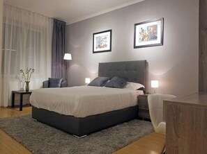 1 chambre, bureau, fer et planche à repasser, Wi-Fi