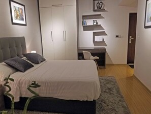 1 chambre, bureau, fer et planche à repasser, Wi-Fi