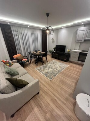 Living area - Luxury 2-Bedroom Residence with WiFi & AC – Bostancı, Istanbul (Istanbul)