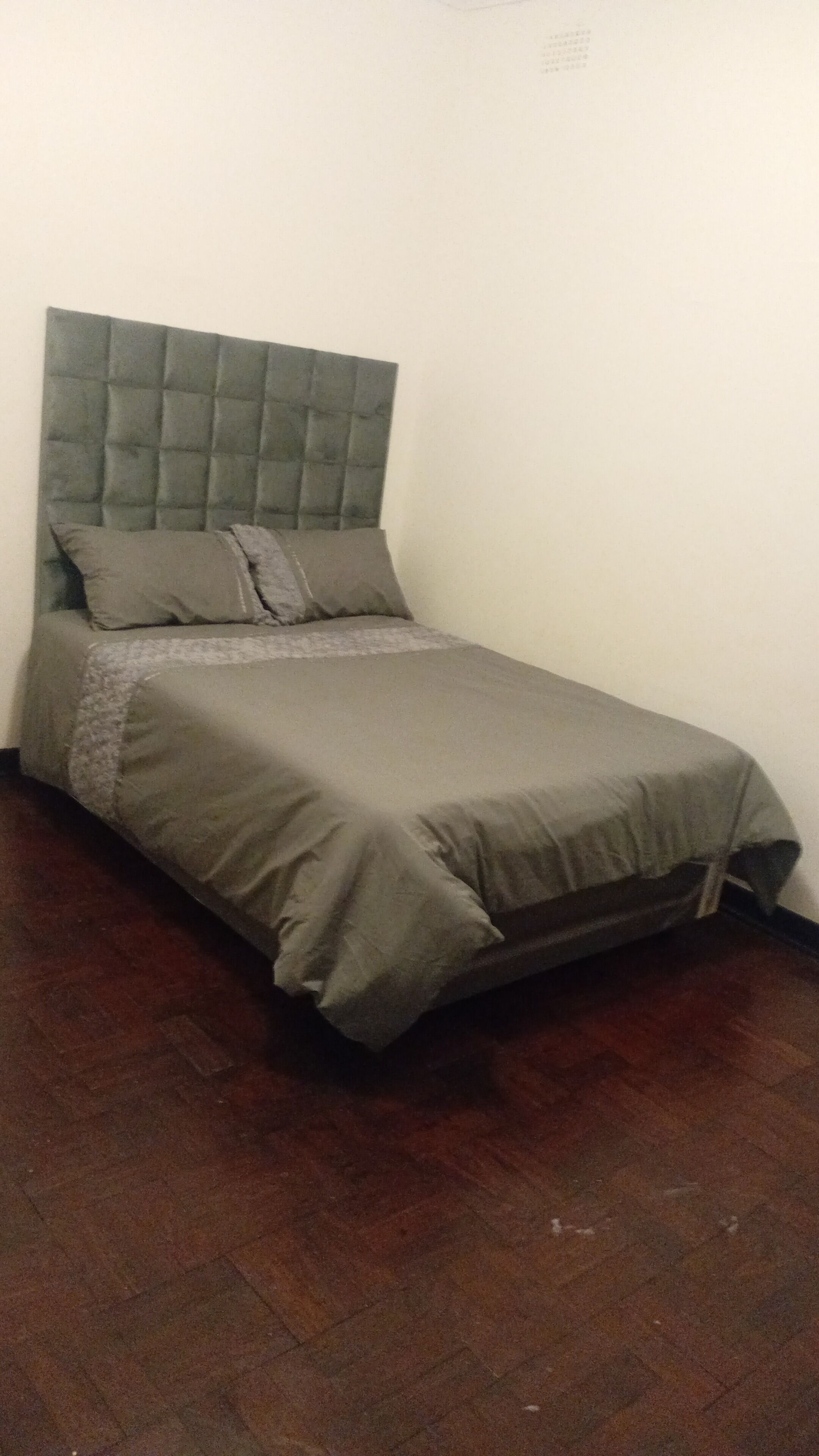 4 多间卧室、熨斗/熨衣板、WiFi、床单