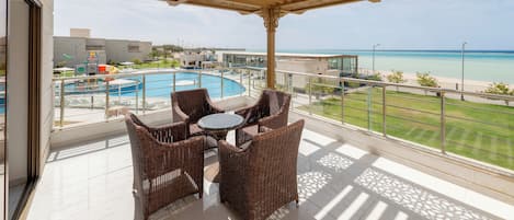 Suite Premier, vista a la playa | Terraza o patio
