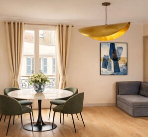 Standard Apartment, Courtyard View | Living area