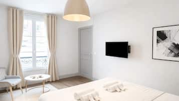 Apartamento standard, vista para o pátio | Área de estar | Smart TV 80 cm com canais digitais