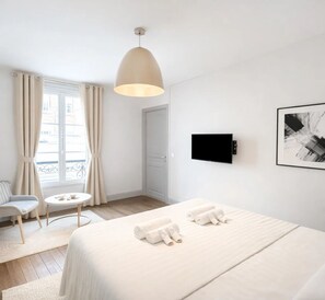 Standard Apartment, Courtyard View | Living area | 80-cm Smart TV with digital channels - TOCQUEVILLE (Paris)