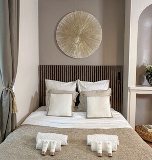 Superior Apartment, City View | 1 bedroom, laptop workspace, iron/ironing board, travel crib - TOCQUEVILLE (Paris)