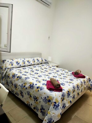 Quarto casal clássico | Escrivaninha, espaço de trabalho para notebook, quartos à prova de som