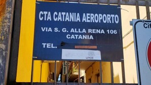 A gate with a sign for CTA Catania Aeroporto, including an address and a telephone number. - CTA Catania Aeroporto Fontanarossa (Catania)