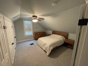 2 室のベッドルーム、アイロン / アイロン台、WiFi、ベッドシーツ