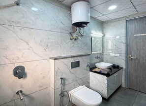 Studio, City View | Bathroom