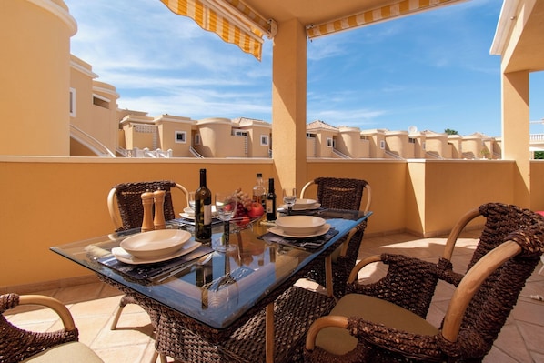 Apartment | Outdoor dining