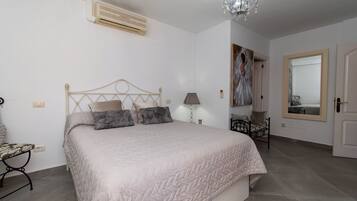 Apartment | 2 bedrooms, free WiFi, bed sheets