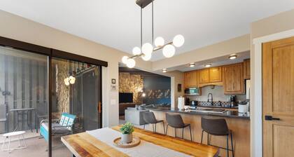 Top-Floor Condo Steps from Dillon Amphitheater and Lake Dillon Marina