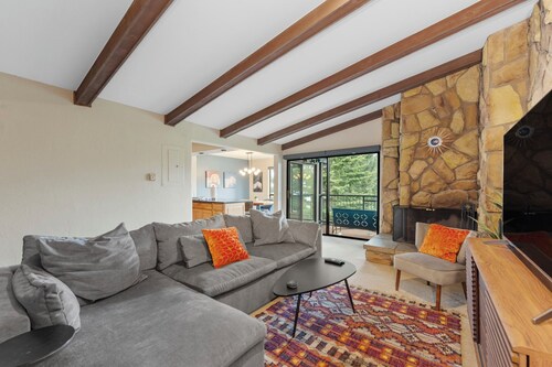 Top-Floor Condo Steps from Dillon Amphitheater and Lake Dillon Marina