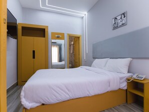 1 bedroom, WiFi, bed sheets