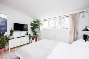2 chambres, fer et planche à repasser, Wi-Fi, draps fournis