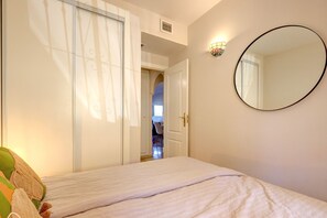 2 bedrooms, iron/ironing board, travel cot, free WiFi