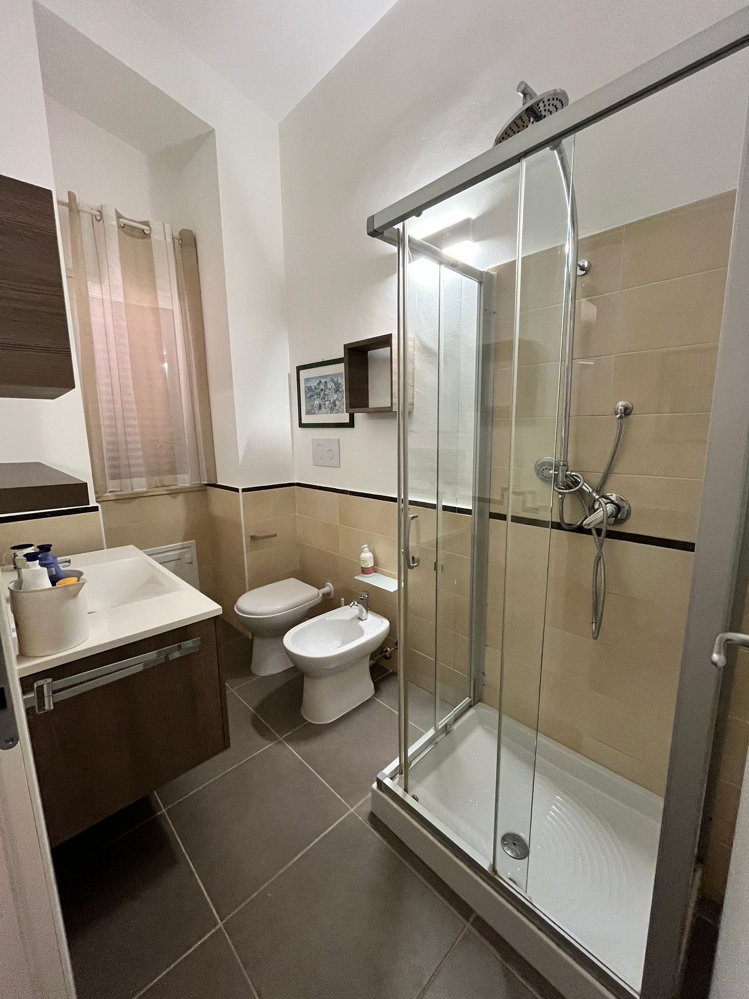 Dusche, Haartrockner, Bidet, Handtücher