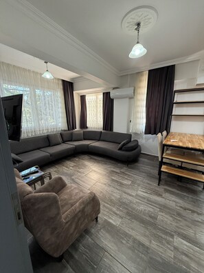 Deluxe Room, Balcony, Garden View | Living area | 53-inch LCD TV with satellite channels