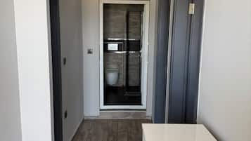 Deluxe suite, balkon, uitzicht op zee | Italiaanse Frette-lakens, luxe beddengoed, individueel gedecoreerd