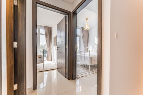 Community and Pool View 3BR Townhouse, Minutes from Desert Camp,DAMAC Hills 2