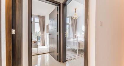 Community and Pool View 3BR Townhouse, Minutes from Desert Camp,DAMAC Hills 2