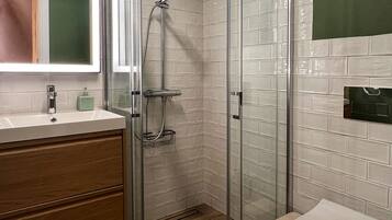 Romantic Villa, Garden Area | Bathroom