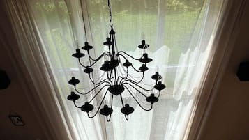 Romantic Villa, Garden Area | Free WiFi, bed sheets