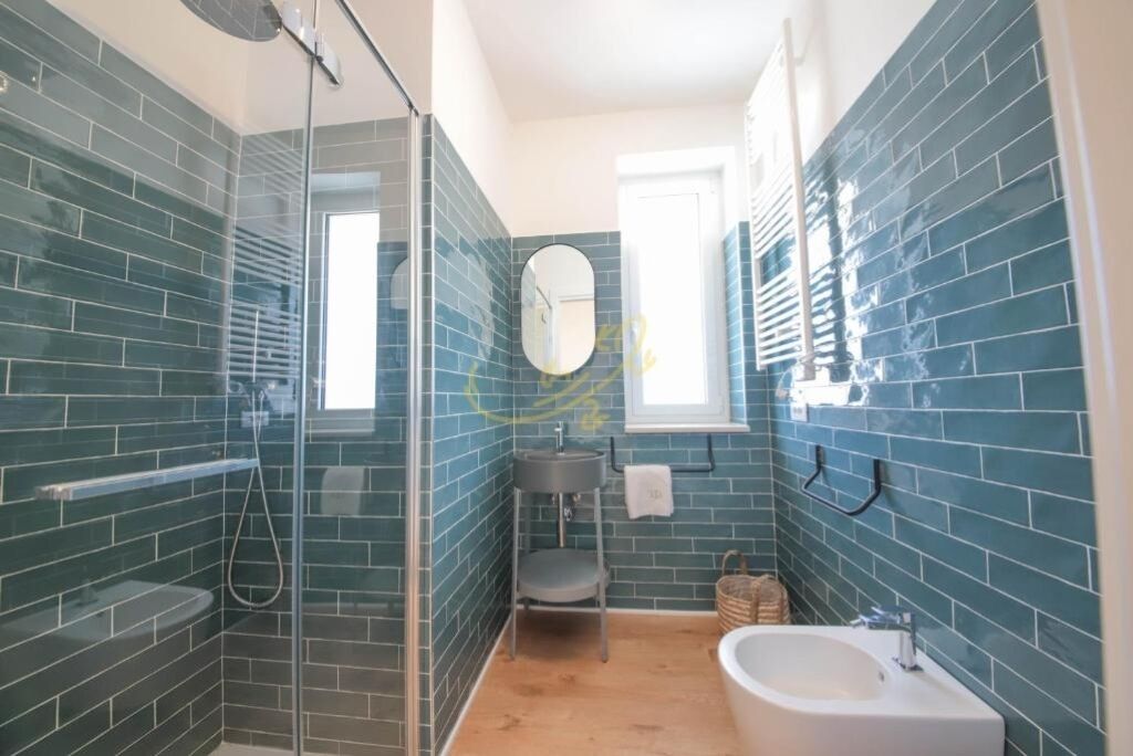 Dusche, Haartrockner, Bidet, Handtücher