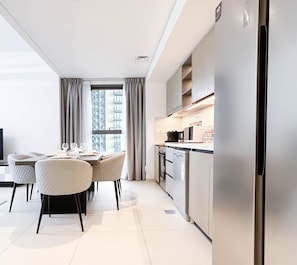 Micro-ondas, fogão, cooktop, chaleira elétrica