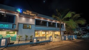 A hotel named "Hotel Nell Exotic" with a modern design, featuring a two-story structure, a visible entrance, and a palm tree nearby. - Hotel Navil Exotica (Vasco da Gama)