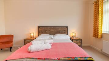 2 habitaciones, decoración personalizada y muebles diferentes