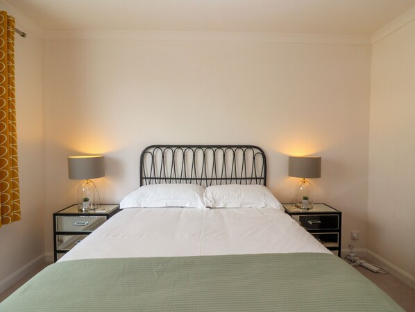 2 bedrooms, individually decorated, individually furnished, free WiFi