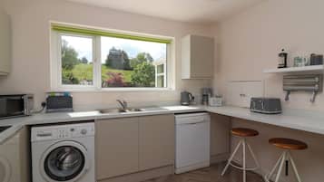 Cookware/dishes/utensils