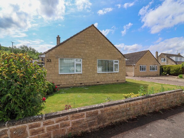 Exterior - Hillside (Cheltenham)