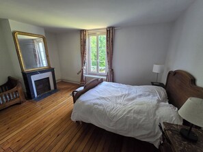 9 soverom, strykejern/-brett og sengetøy