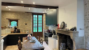 Microonde, forno, piano cottura, lavastoviglie