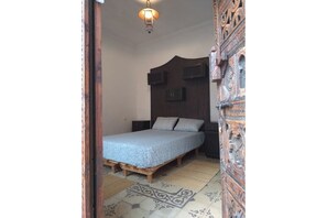 2 bedrooms, travel crib, free WiFi, bed sheets