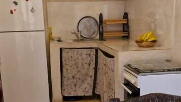 Fridge, oven, coffee/tea maker, cookware/dishes/utensils