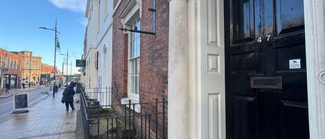 المنشأة من الخارج