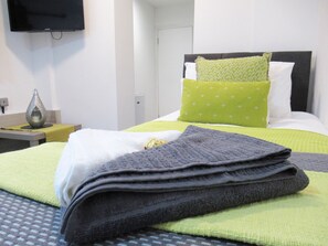 Ropa de cama de alta calidad y tabla de planchar con plancha 
