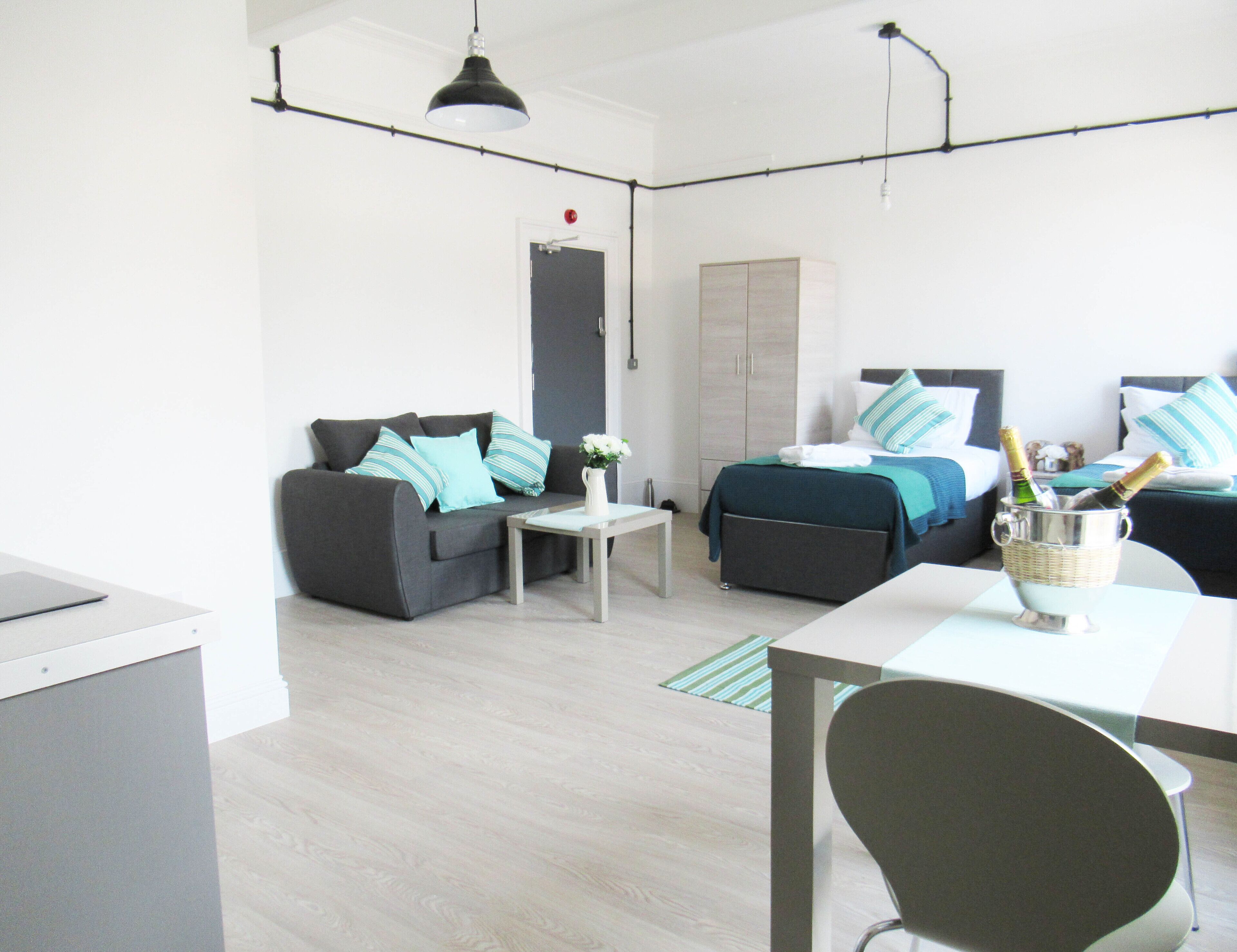 Family Studio, Kitchenette (Flat 6) | Premium bedding, iron/ironing board, free WiFi, bed sheets