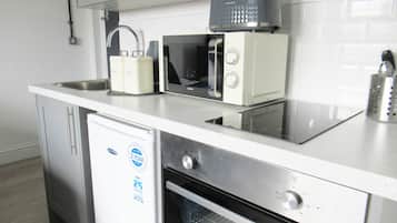 Geladeira, micro-ondas, fogão, cooktop