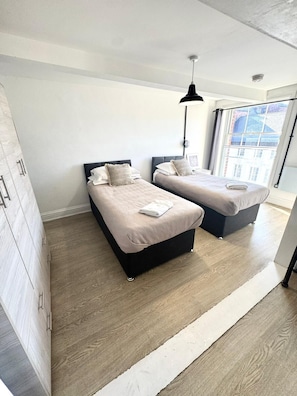 1 chambre, literie de qualité supérieure, fer et planche à repasser