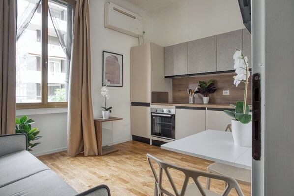 Studio Comfort - utsikt mot staden | Vardagsrum | 32-tums LED-tv med digitalkanaler
