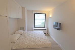 2 chambres, fer et planche Ă repasser