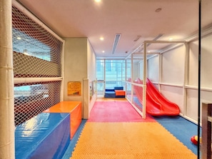 2 bedrooms, Internet - Chic Marina Arcade Apartment Minutes to Beach (Dubai)