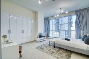 Apartment | 2 bedrooms, Internet - Chic Marina Arcade Apartment Minutes to Beach (Dubai)