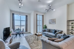 2 bedrooms, Internet - Chic Marina Arcade Apartment Minutes to Beach (Dubai)